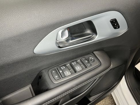 New 2026 Chrysler Pacifica Limited image 17