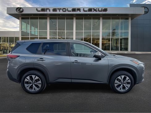 Used 2023 Nissan Rogue SV image 2