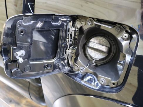 Used 2023 Toyota Tacoma SR5 w/ Technology Package image 19