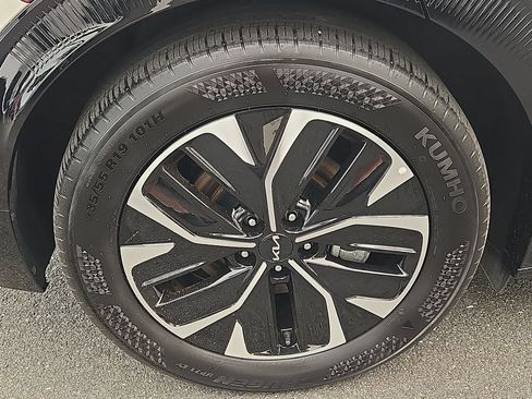 Certified 2023 Kia EV6 Wind w/ Wind Technology Package AWD/4WD image 9