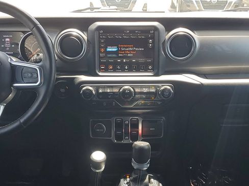 Used 2020 Jeep Wrangler Unlimited Sahara w/ Dual Top Group AWD/4WD image 20