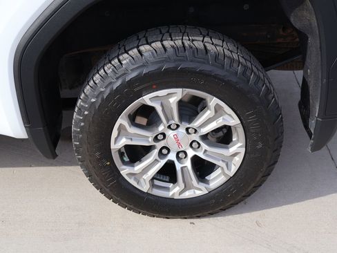 Used 2024 GMC Sierra 1500 SLT image 13