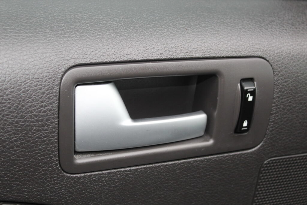 Used 2006 Ford Mustang GT RWD image 15