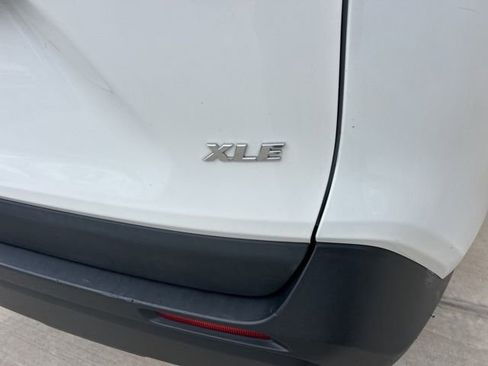 Used 2020 Toyota RAV4 XLE Premium image 4