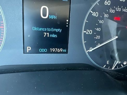 Used 2025 Toyota Corolla LE w/ LE Premium Package FWD image 2