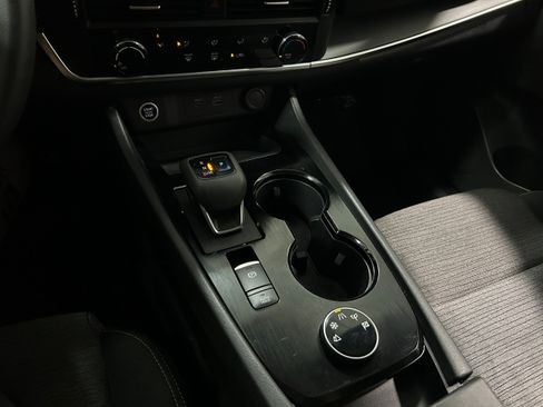 Used 2022 Nissan Rogue S AWD/4WD image 9