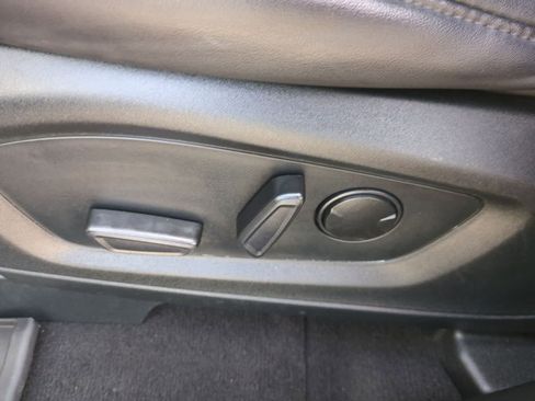Used 2023 Ford Explorer XLT w/ Equipment Group 202A AWD/4WD image 17