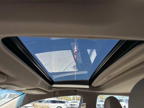 Used 2022 Toyota Avalon XLE image 12