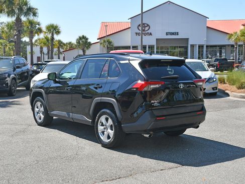 Used 2020 Toyota RAV4 XLE image 3