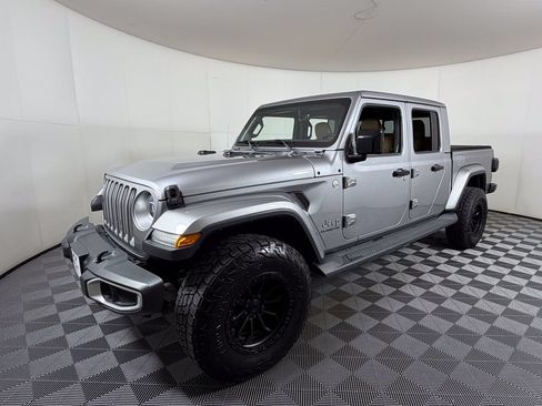 Used 2020 Jeep Gladiator Overland AWD/4WD image 2