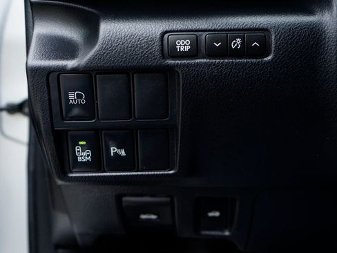 Used 2018 Lexus IS 300 AWD w/ Comfort Package image 18