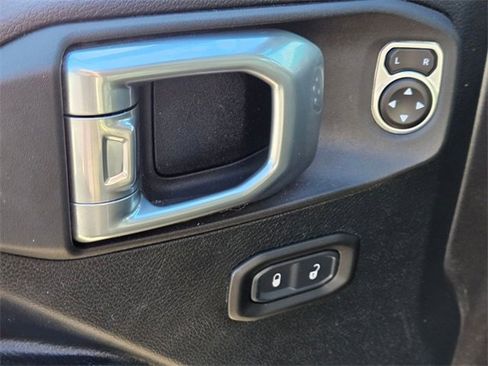 Used 2021 Jeep Gladiator Willys image 15