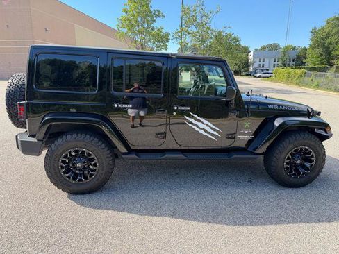 Used 2017 Jeep Wrangler Unlimited Sahara w/ Max Tow Package AWD/4WD image 36
