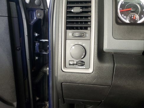 Used 2018 RAM 1500 Express RWD image 25