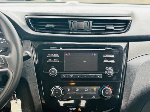 Used 2018 Nissan Rogue Sport S w/ S Appearance Package FWD image 12