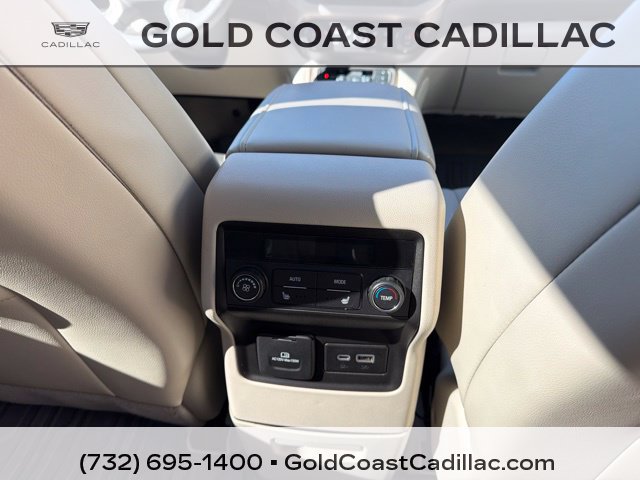 Used 2023 GMC Acadia Denali w/ Denali Technology Package AWD/4WD image 9