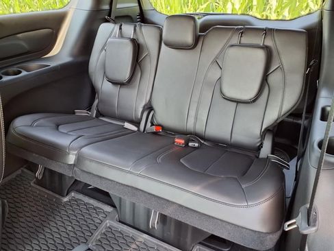 New 2025 Chrysler Pacifica Select w/ Fav Edition Package image 8