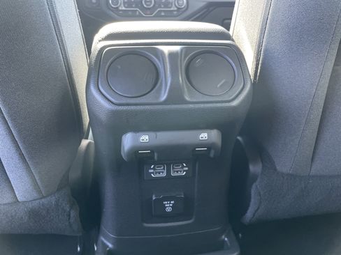 Used 2025 Jeep Wrangler Sahara image 26