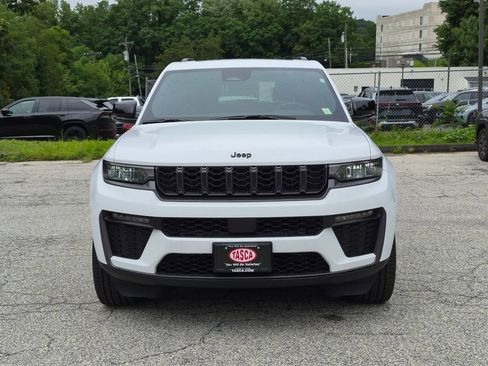 Used 2026 Jeep Grand Cherokee Limited w/ Limited Altitude Package AWD/4WD image 11