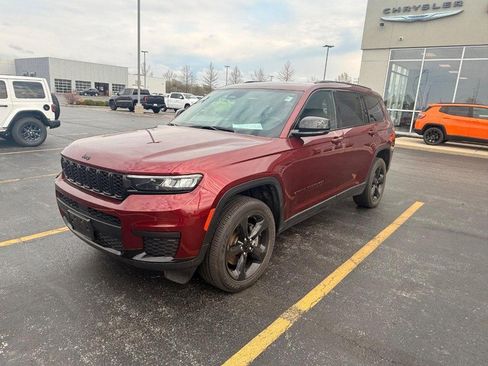 Used 2023 Jeep Grand Cherokee L Laredo image 2