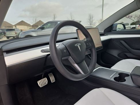 Used 2021 Tesla Model 3 Performance image 2