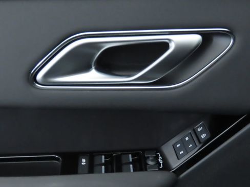 Used 2025 Land Rover Range Rover Velar Dynamic SE image 24