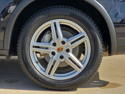 Used 2016 Porsche Cayenne S image 29