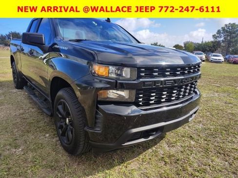 Used 2020 Chevrolet Silverado 1500 Custom w/ Custom Value Package image 2