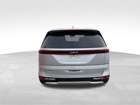 Used 2022 Kia Carnival LX image 4