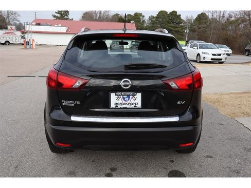 Used 2018 Nissan Rogue Sport SV image 4