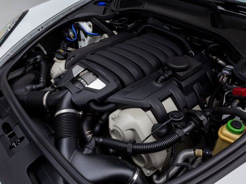 Used 2016 Porsche Panamera GTS image 15