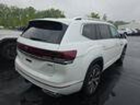 Used 2024 Volkswagen Atlas SEL Premium R-Line AWD/4WD image 2