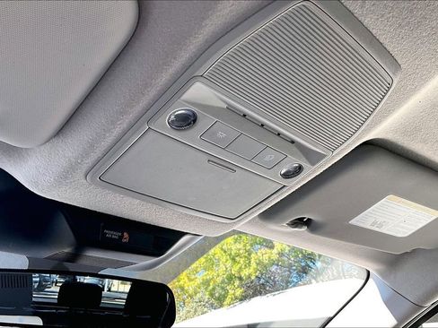 Used 2025 Nissan Kicks SR image 47