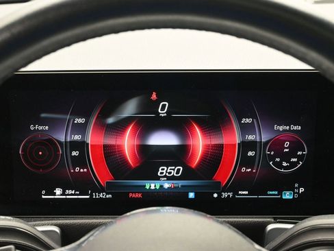 Used 2025 Mercedes-Benz GLB 250 4MATIC image 12