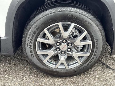 Used 2023 GMC Acadia SLT w/ Technology Package FWD image 10