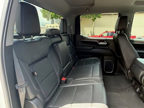 Used 2024 GMC Sierra 1500 SLT AWD/4WD image 11