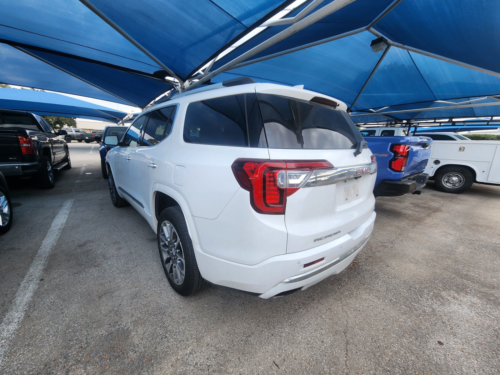 Used 2023 GMC Acadia Denali w/ Denali Ultimate Package FWD image 3