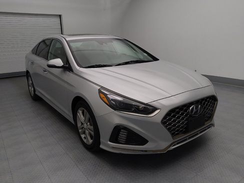 Used 2018 Hyundai Sonata Limited image 13