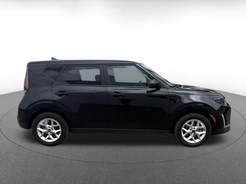 Used 2025 Kia Soul LX w/ LX Technology Package FWD image 16