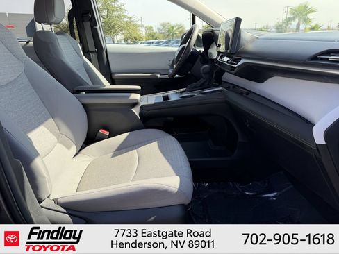 Certified 2025 Toyota Sienna LE FWD image 15