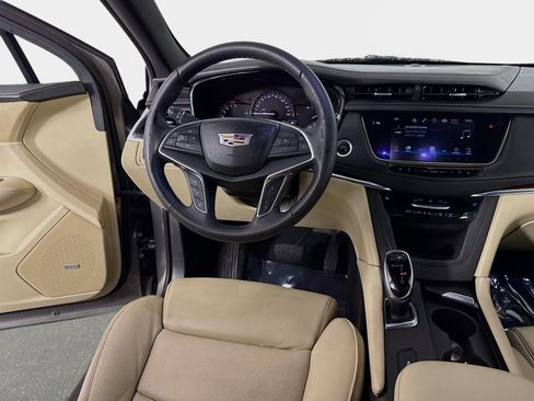 Used 2017 Cadillac XT5 Luxury w/ Driver Awareness Package image 26