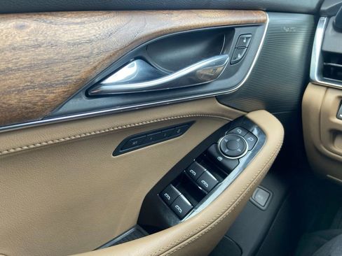 Used 2025 Cadillac CT5 Premium Luxury RWD image 18