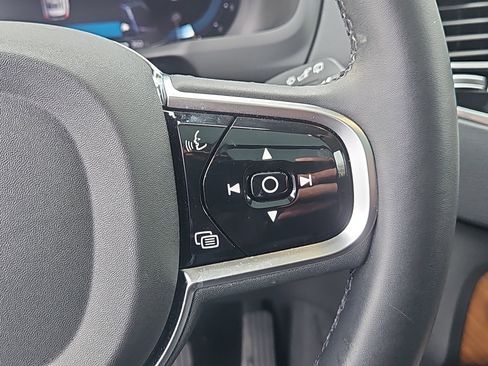 Used 2025 Volvo XC90 B6 Plus w/ Protection Package Premier image 21