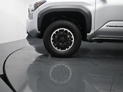 Used 2024 Toyota Tacoma TRD Off-Road AWD/4WD image 15