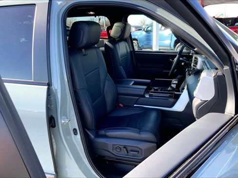 Used 2025 Toyota Sequoia Platinum image 9