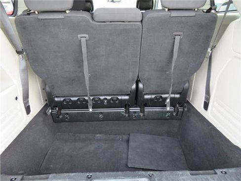 Used 2018 Dodge Grand Caravan SE w/ UConnect Hands-Free Group image 13