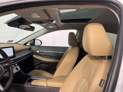 Used 2025 Hyundai Sonata Limited w/ Winter Weather Package image 23