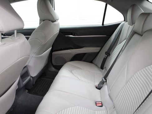 Used 2020 Toyota Camry SE w/ Sunroof Package image 26