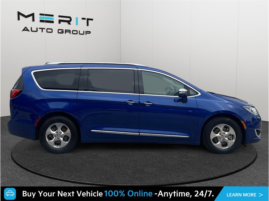Used 2018 Chrysler Pacifica Limited FWD image 10