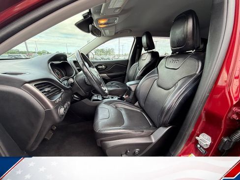 Used 2021 Jeep Cherokee Latitude Lux w/ Comfort/Convenience Group FWD image 16